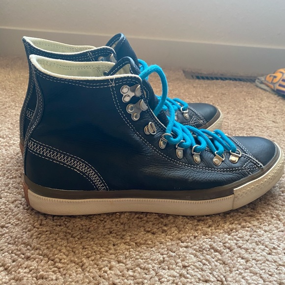 Converse - Picture 1 of 5